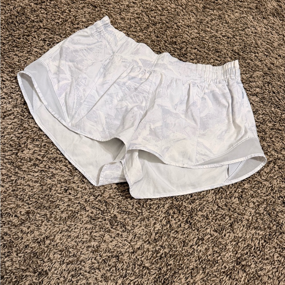 Lululemon Hotty Hot Light Gray Shorts